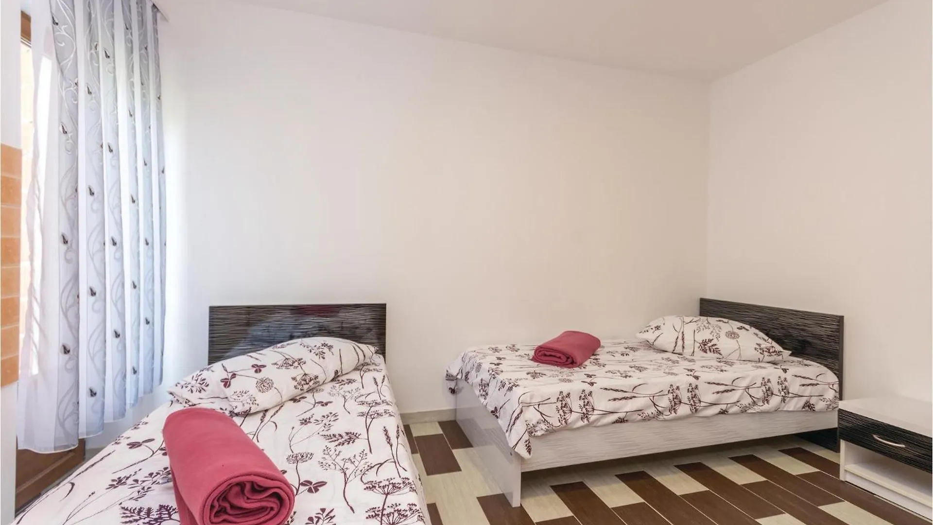 Cozy Home In Pakostane With Kitchen Holiday home