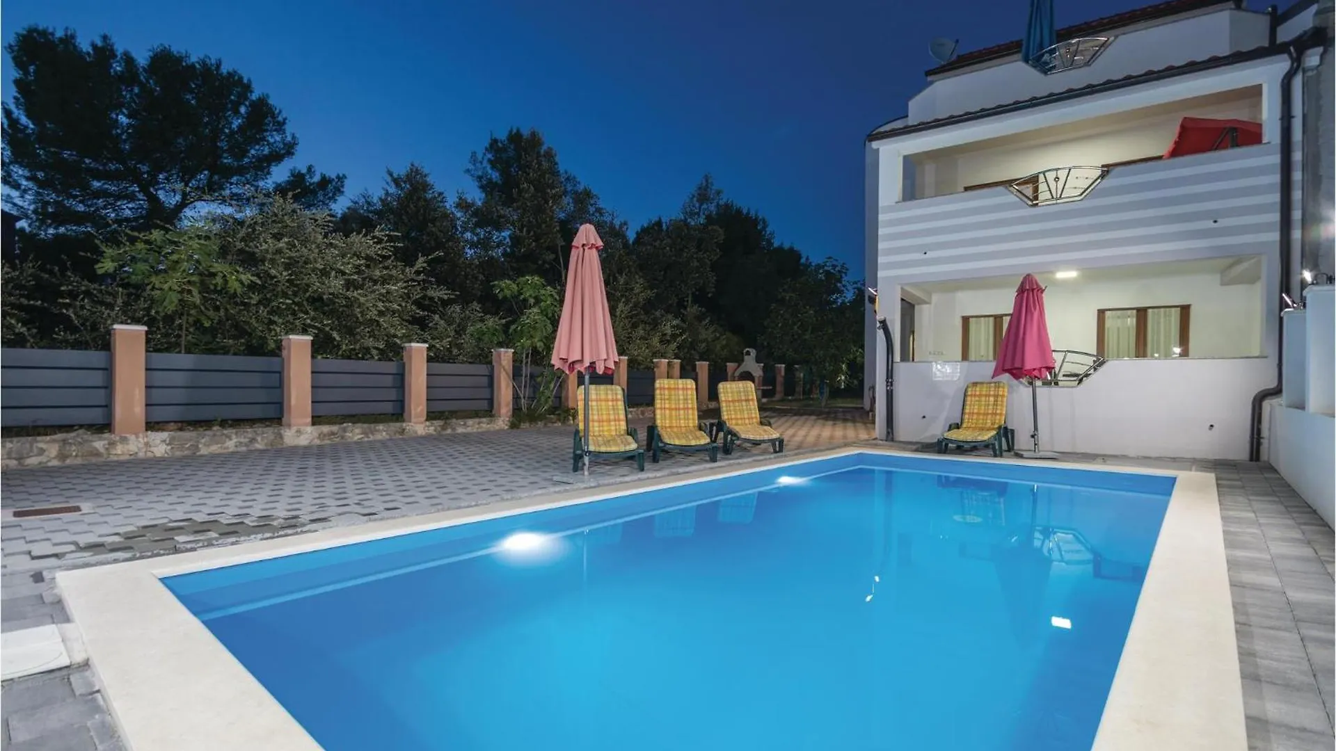 Cozy Home In Pakostane With Kitchen Croatia