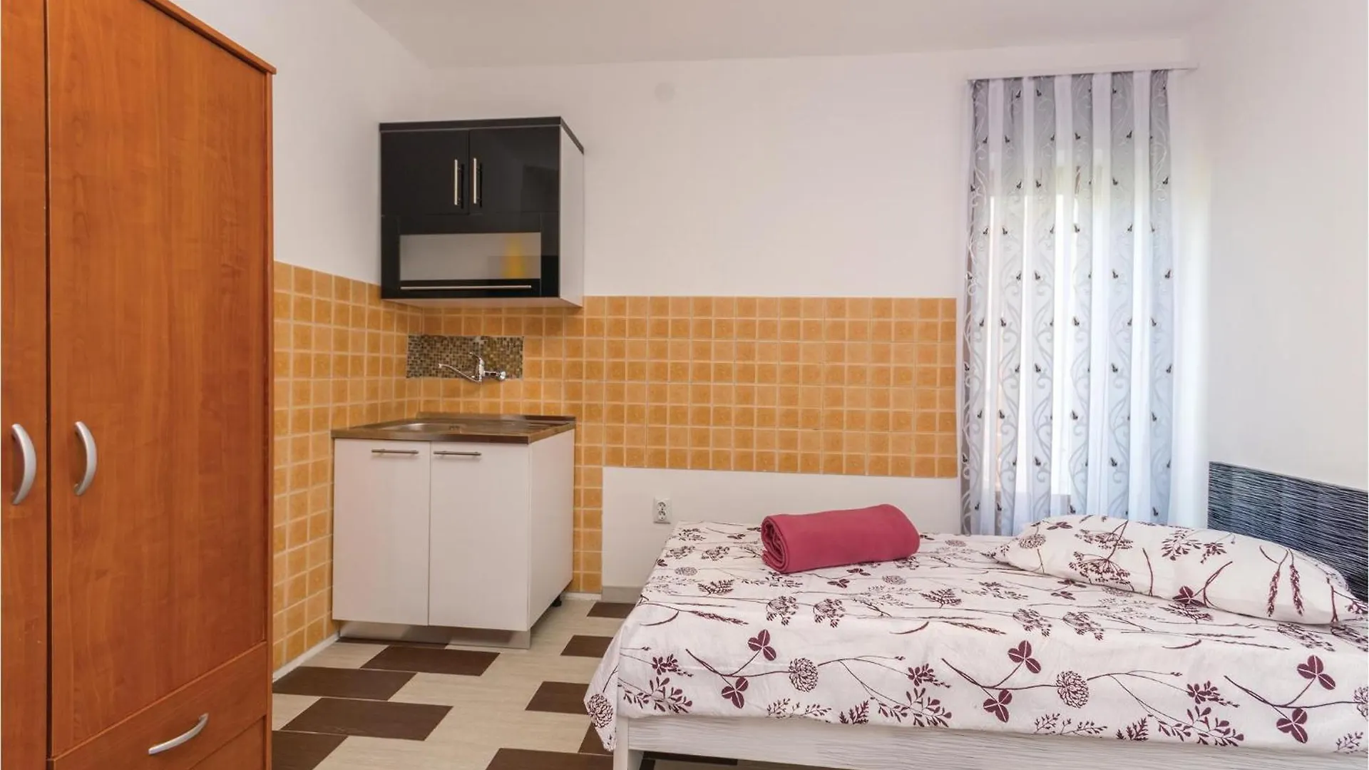 Holiday home Cozy Home In Pakostane With Kitchen