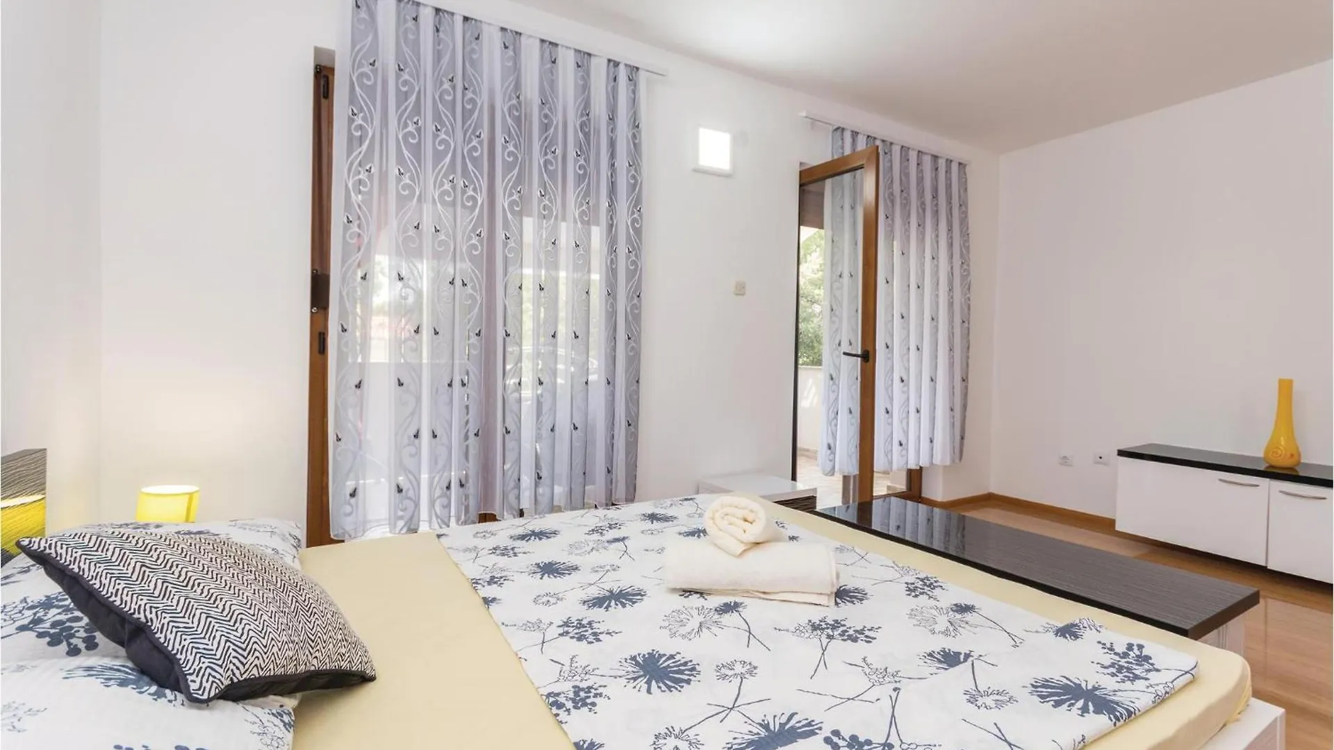 Cozy Home In Pakostane With Kitchen Croatia