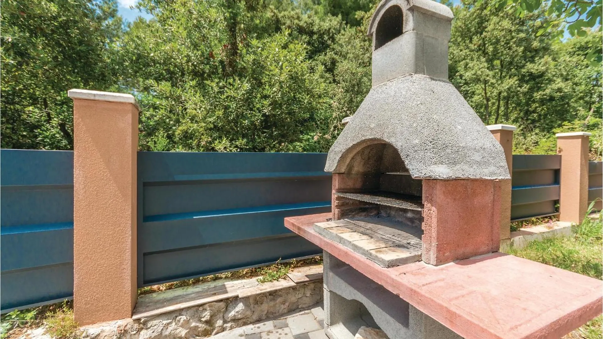 Cozy Home In Pakostane With Kitchen Holiday home