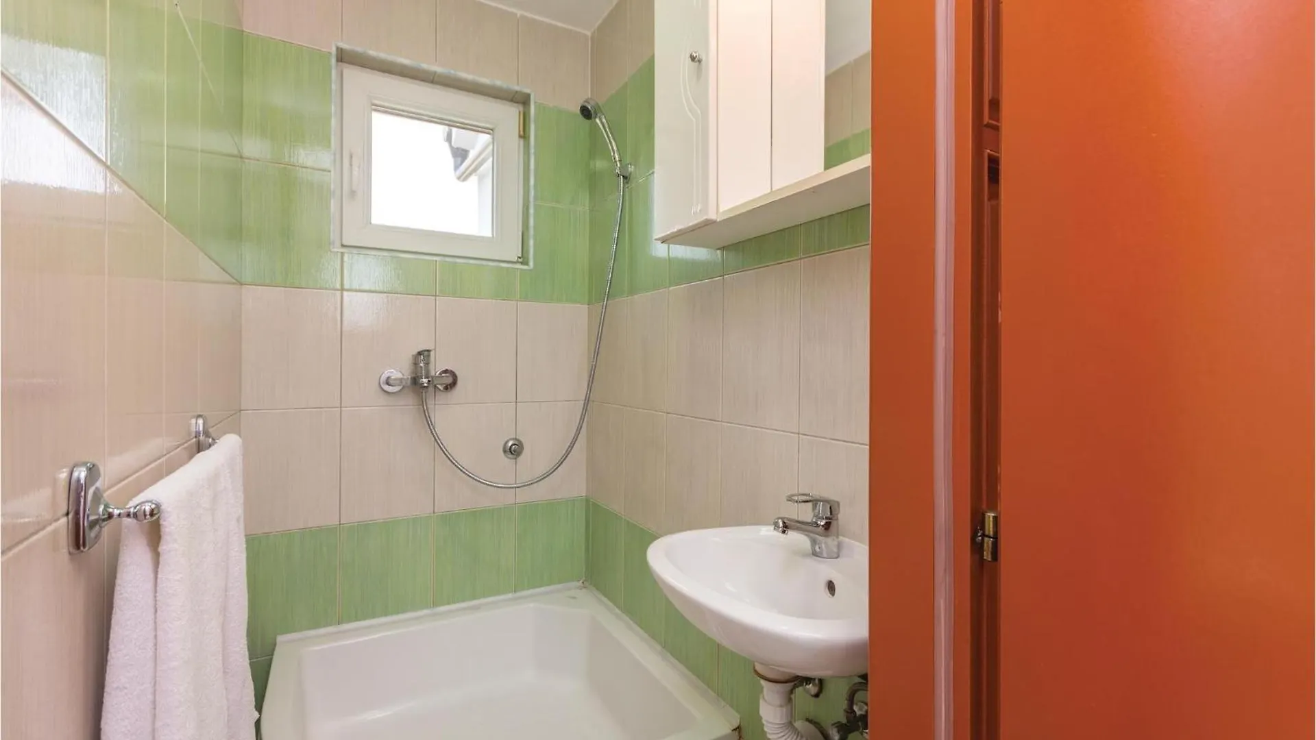 Holiday home Cozy Home In Pakostane With Kitchen