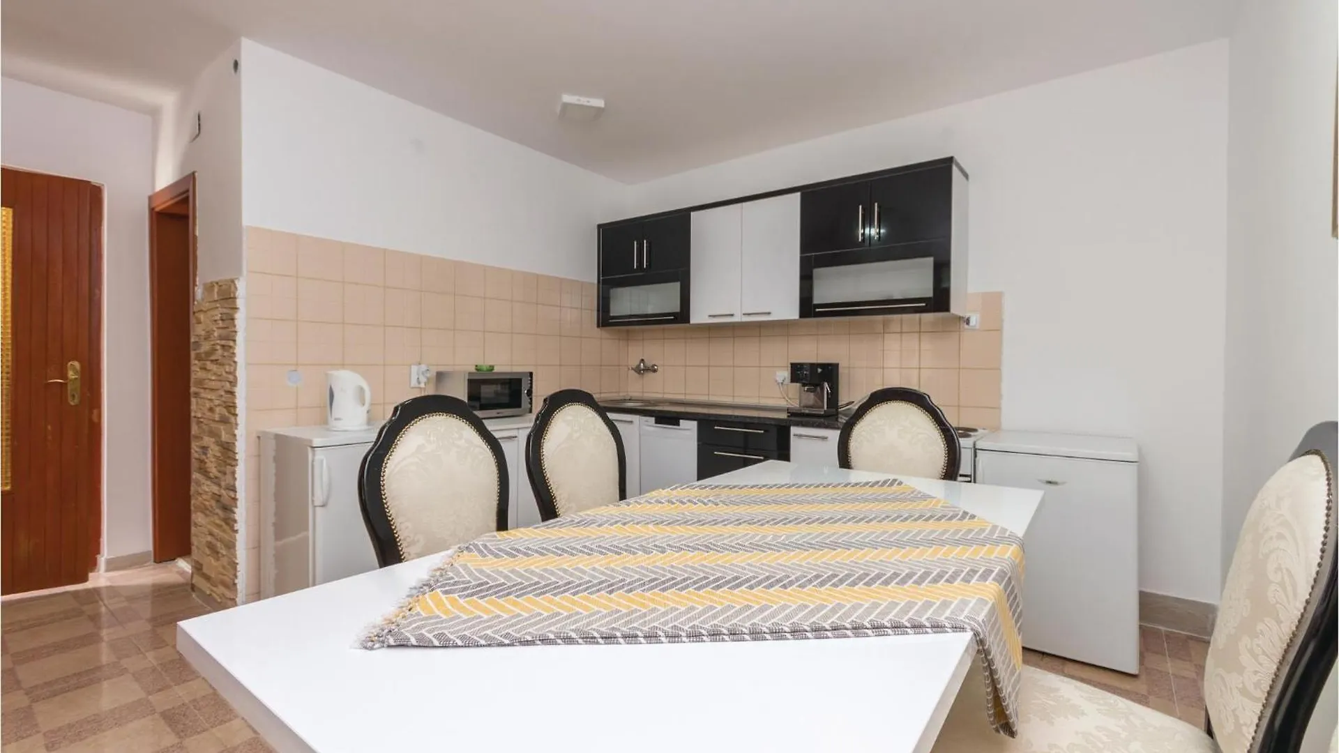Cozy Home In Pakostane With Kitchen 0*,