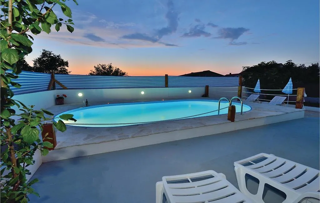 Cozy Home In Pakostane With Kitchen Holiday home