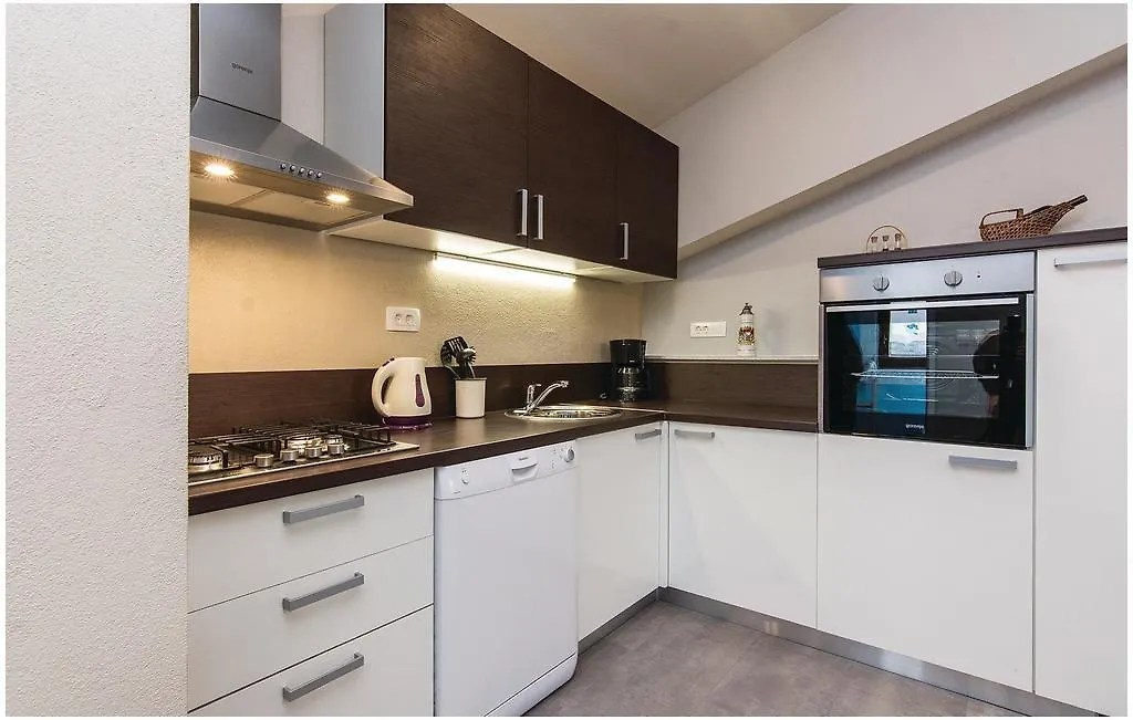 Cozy Home In Pakostane With Kitchen Holiday home