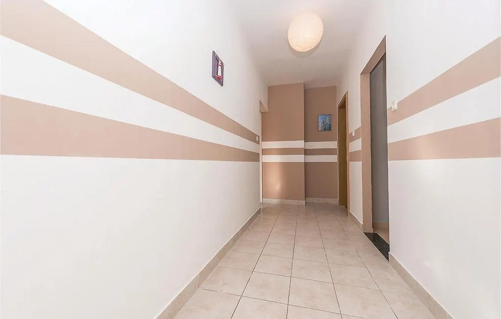 Cozy Home In Pakostane With Kitchen Holiday home