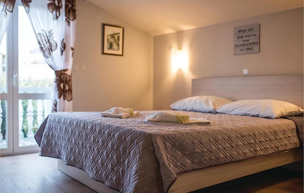 Cozy Home In Pakostane With Kitchen 0*,