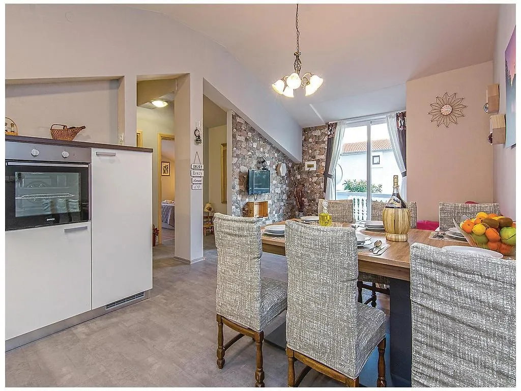 Cozy Home In Pakostane With Kitchen Holiday home