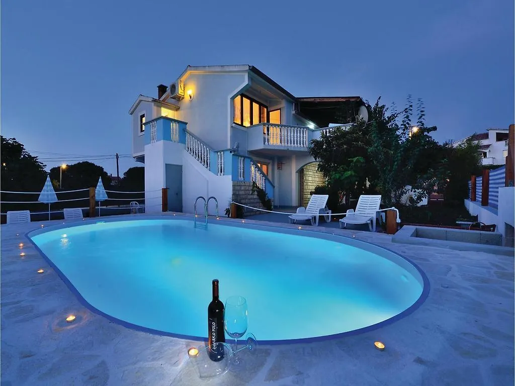 Cozy Home In Pakostane With Kitchen Holiday home