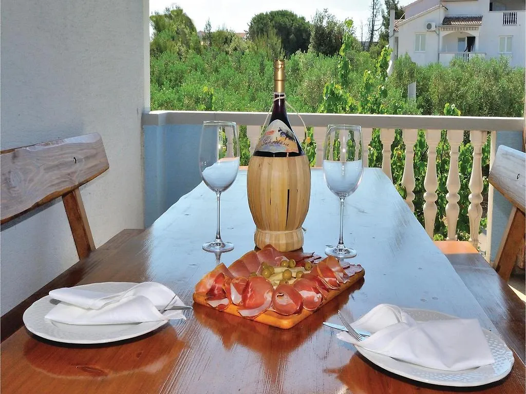 Cozy Home In Pakostane With Kitchen