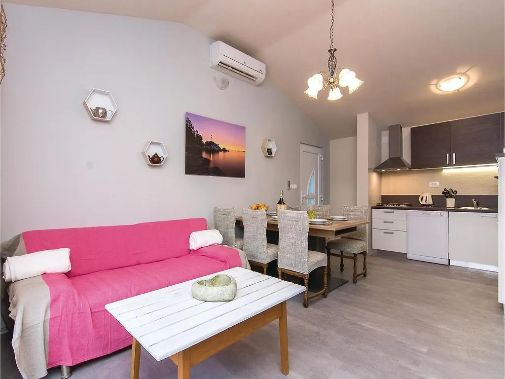 Cozy Home In Pakostane With Kitchen Holiday home
